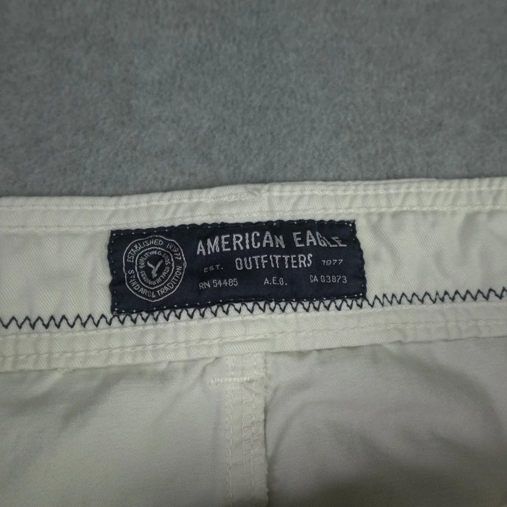 American Eagle Shorts Mens 42 Off-White Cargo Longer Length Cotton Utility